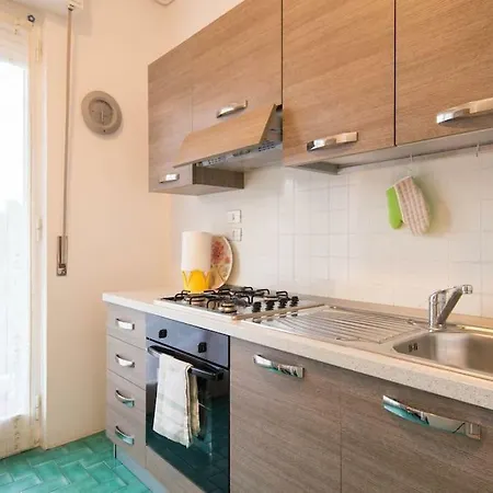Ampio Soleggiato Appartamento Sanremo
